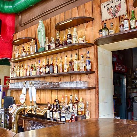 Cuba Bar & Hostel Чешка Будьовица Екстериор снимка