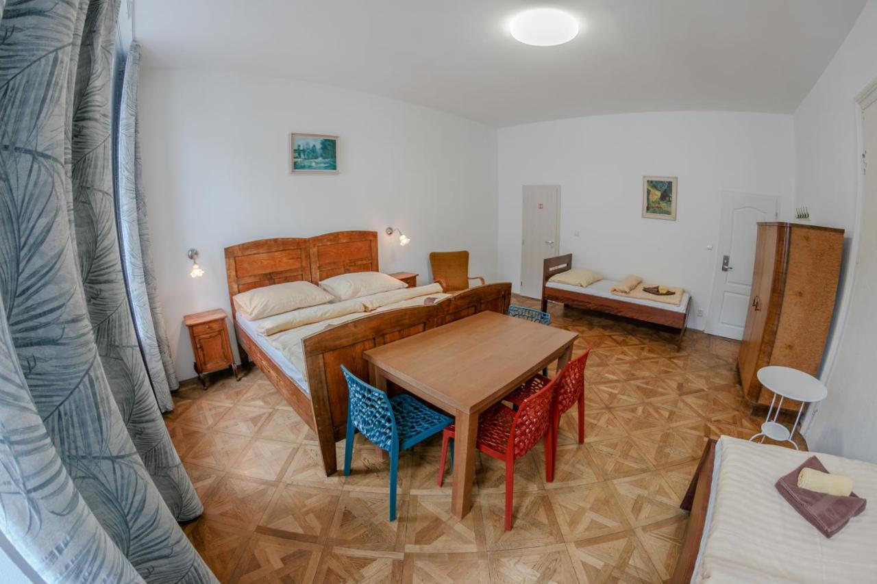 Cuba Bar & Hostel Чешка Будьовица Екстериор снимка
