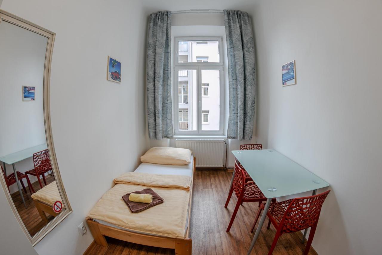 Cuba Bar & Hostel Чешка Будьовица Екстериор снимка