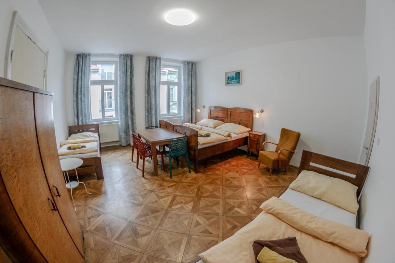 Cuba Bar & Hostel Чешка Будьовица Екстериор снимка