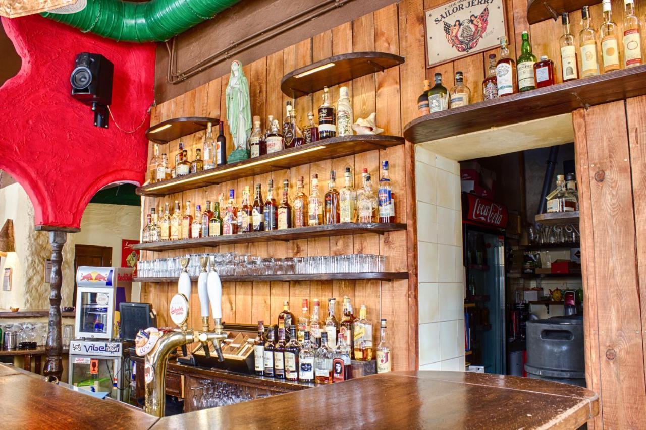 Cuba Bar & Hostel Чешка Будьовица Екстериор снимка