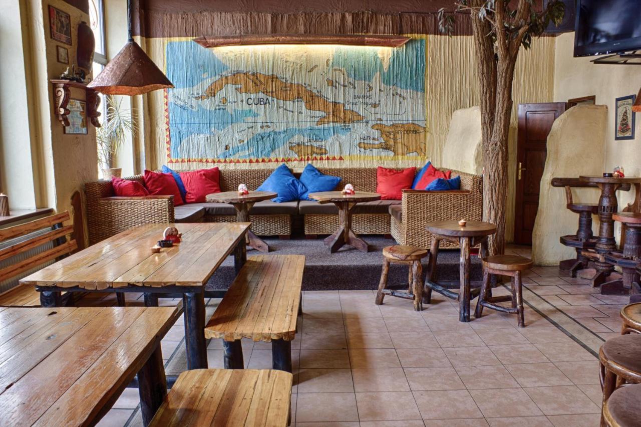 Cuba Bar & Hostel Чешка Будьовица Екстериор снимка