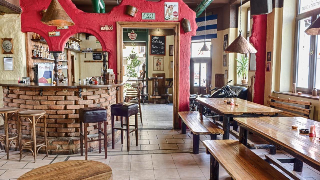 Cuba Bar & Hostel Чешка Будьовица Екстериор снимка