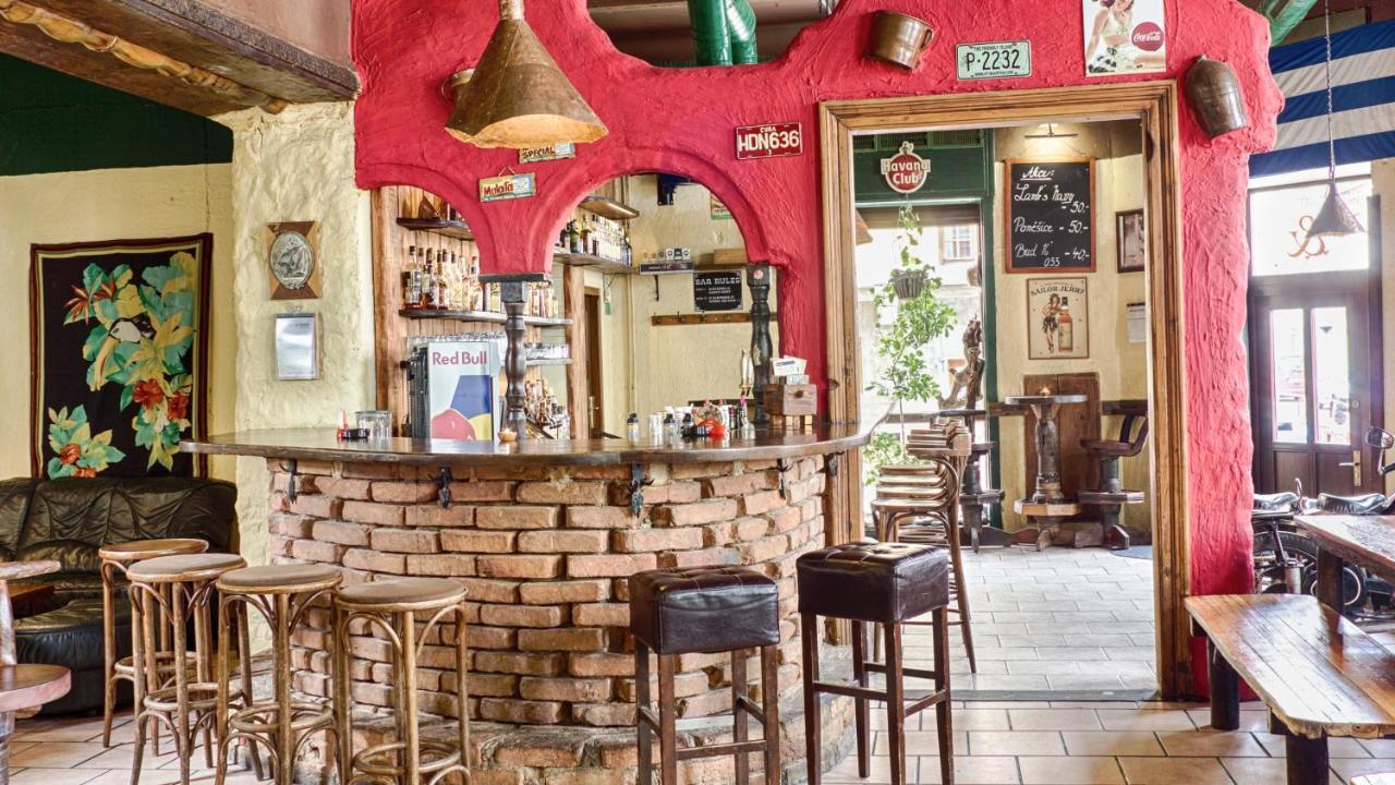 Cuba Bar & Hostel Чешка Будьовица Екстериор снимка