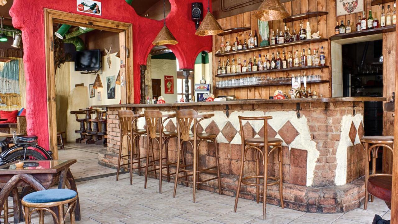 Cuba Bar & Hostel Чешка Будьовица Екстериор снимка
