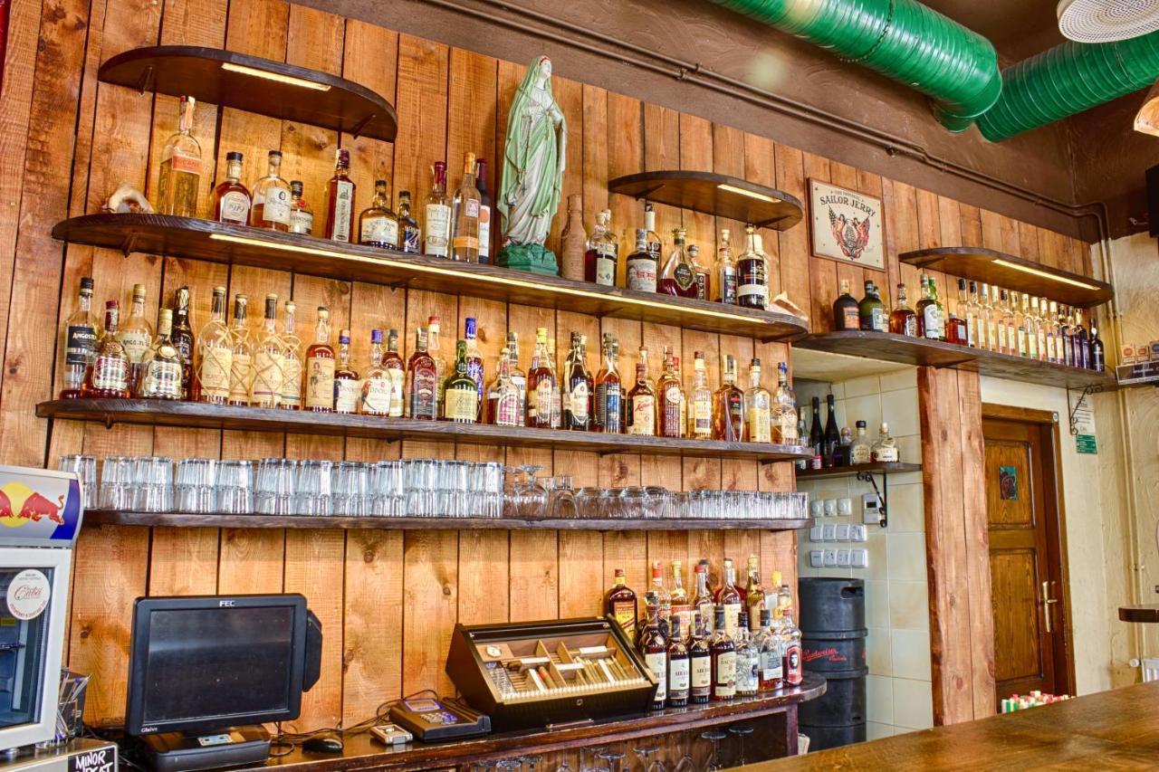 Cuba Bar & Hostel Чешка Будьовица Екстериор снимка